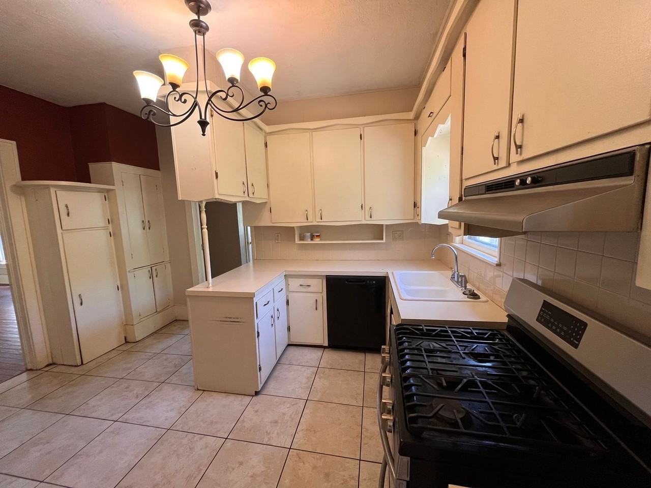 831 S Elizabeth St - Photo 6 of 11