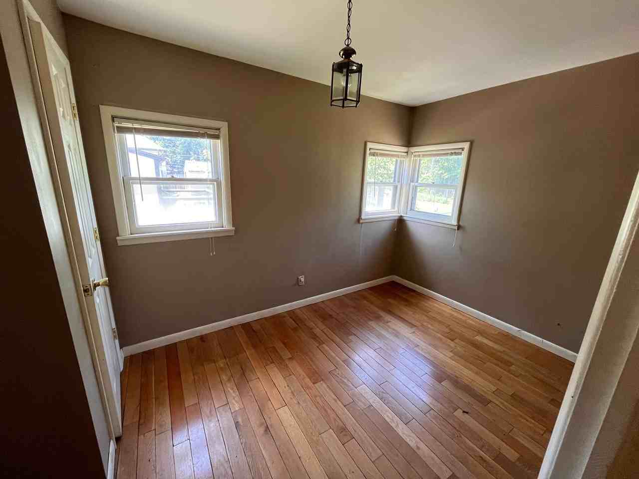 831 S Elizabeth St - Photo 7 of 11