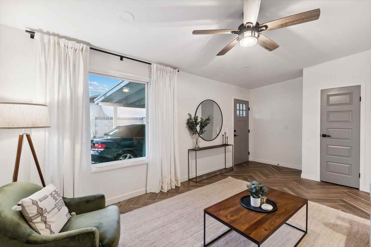 1249 E Bishop Dr - Photo 3 of 22