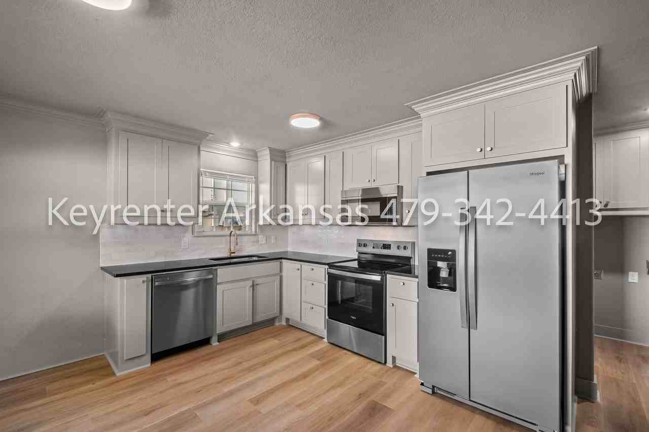 390 S University Ave - Photo 3 of 23
