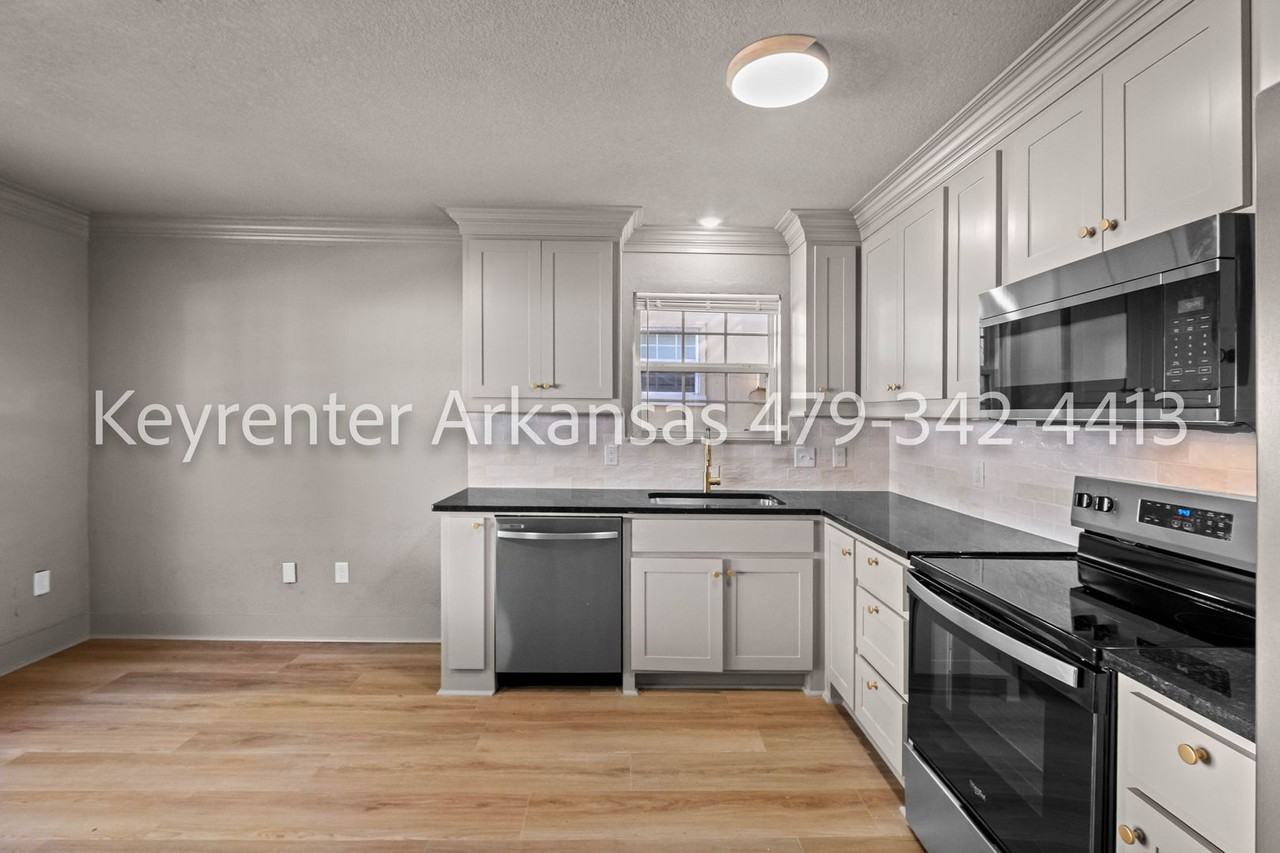 390 S University Ave - Photo 4 of 23