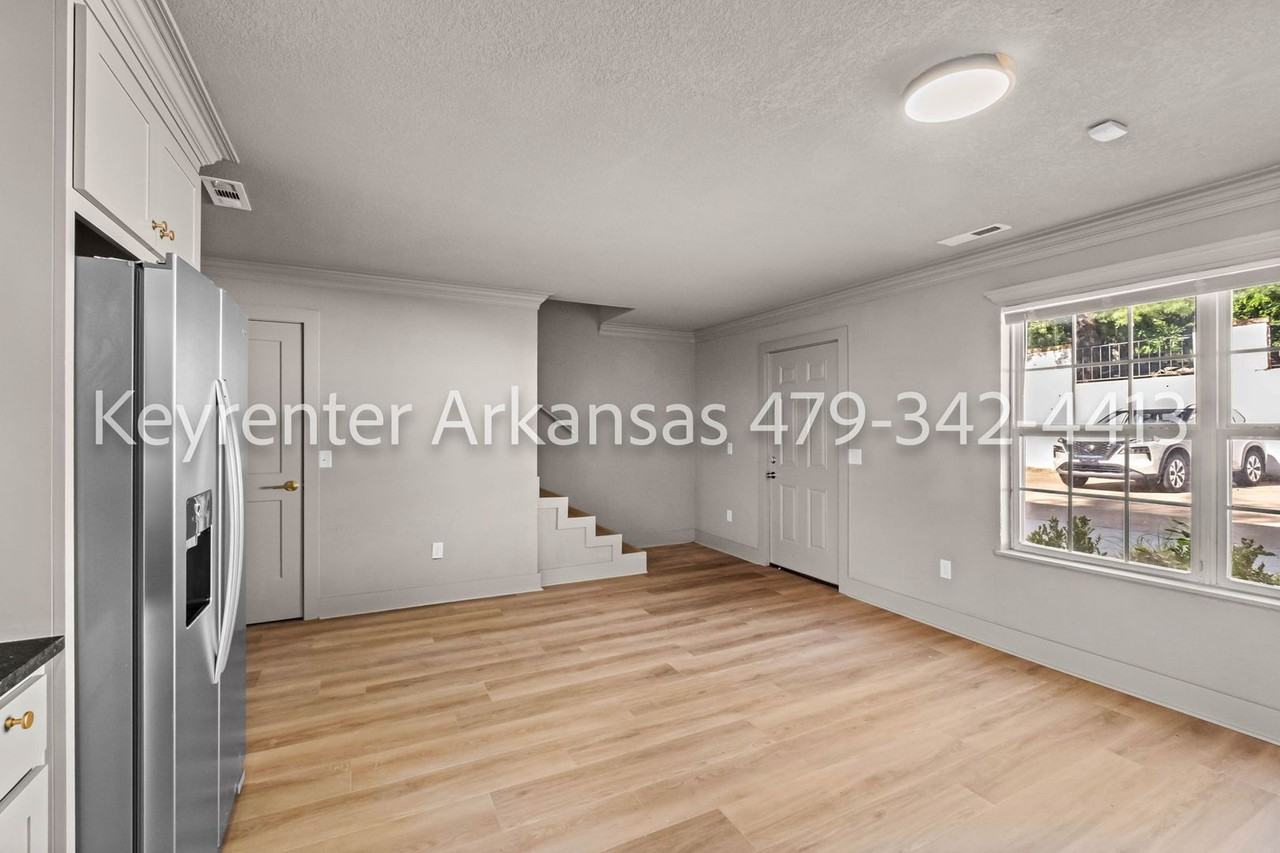 390 S University Ave - Photo 5 of 23