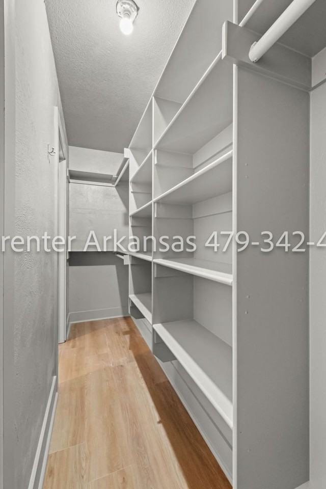 390 S University Ave - Photo 6 of 23