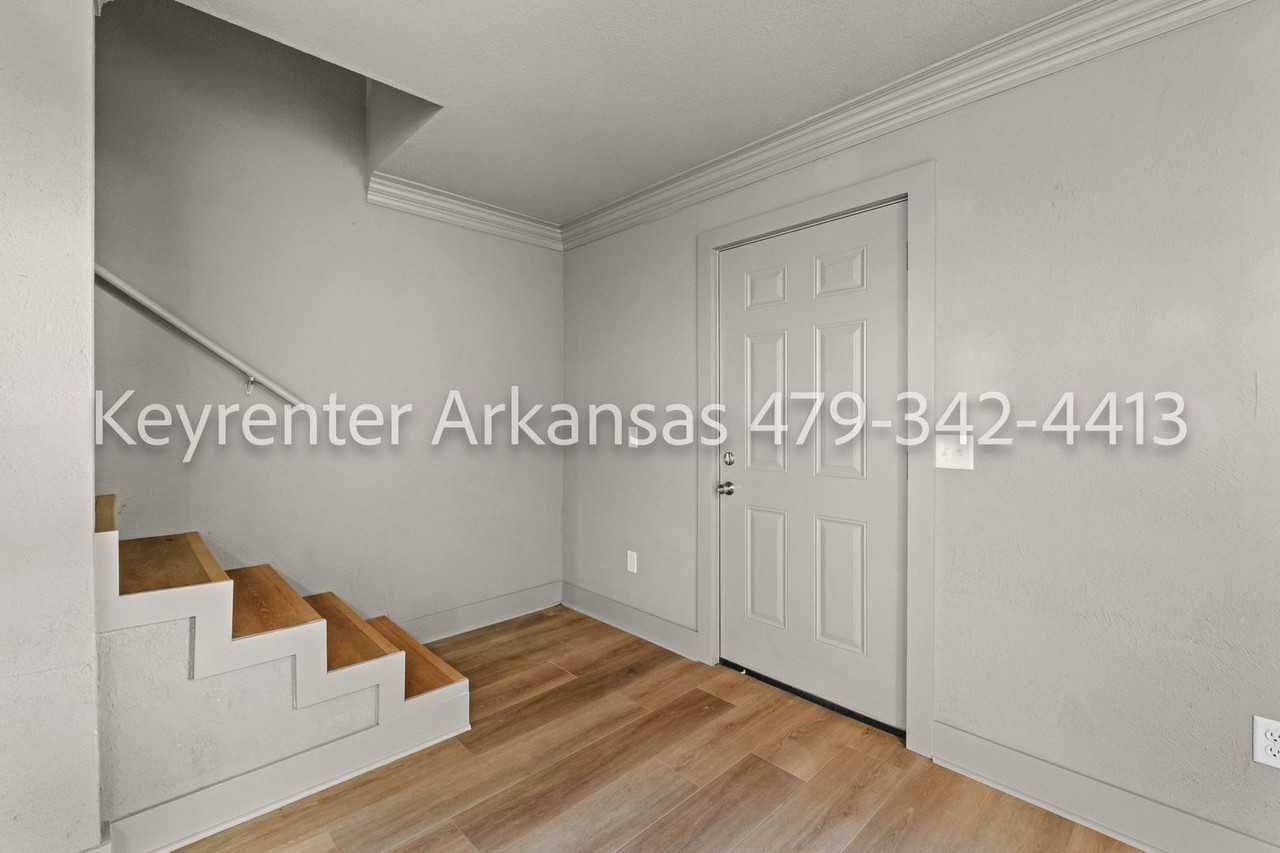 390 S University Ave - Photo 7 of 23
