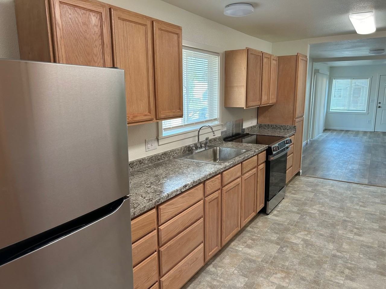 2333 White Ave - Photo 3 of 12