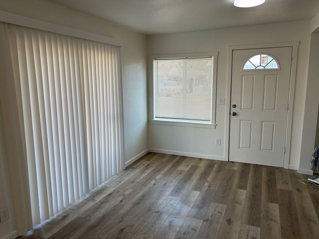 2333 White Ave - Photo 5 of 12