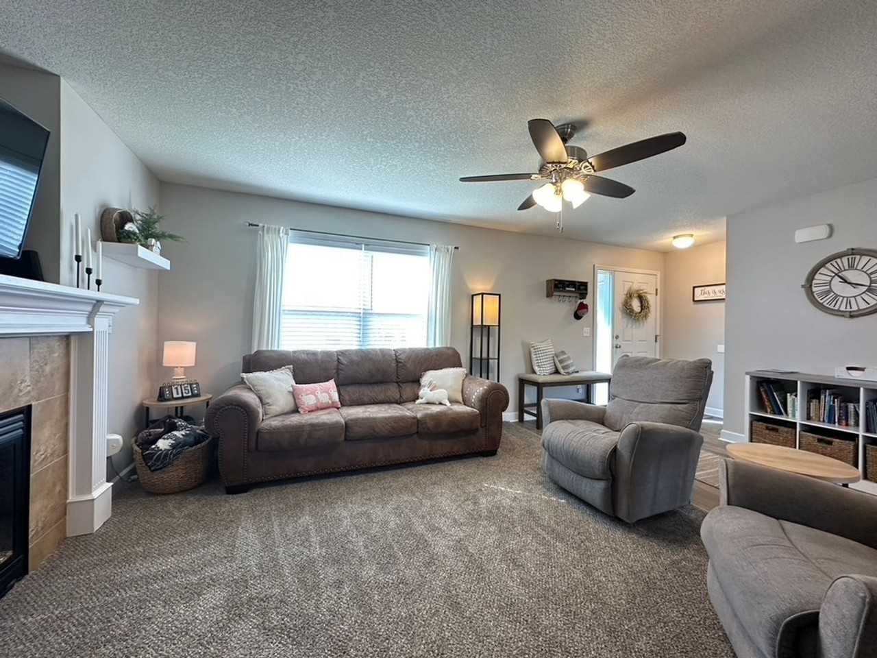 1709 Crabapple Ln - Photo 3 of 23