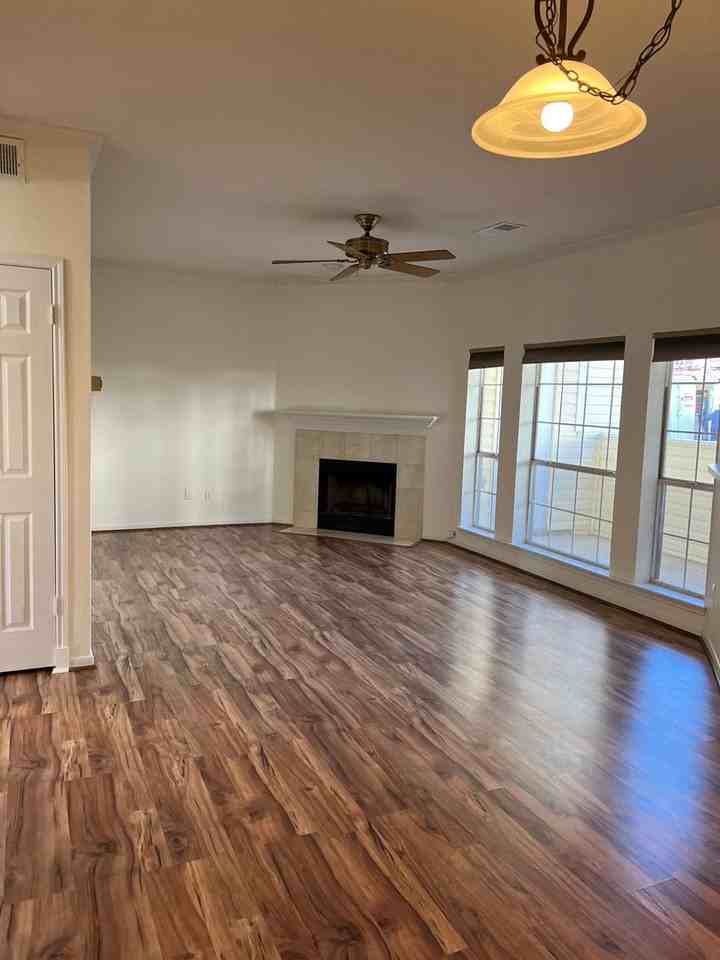 668 Gateway Dr Se - Photo 2 of 7