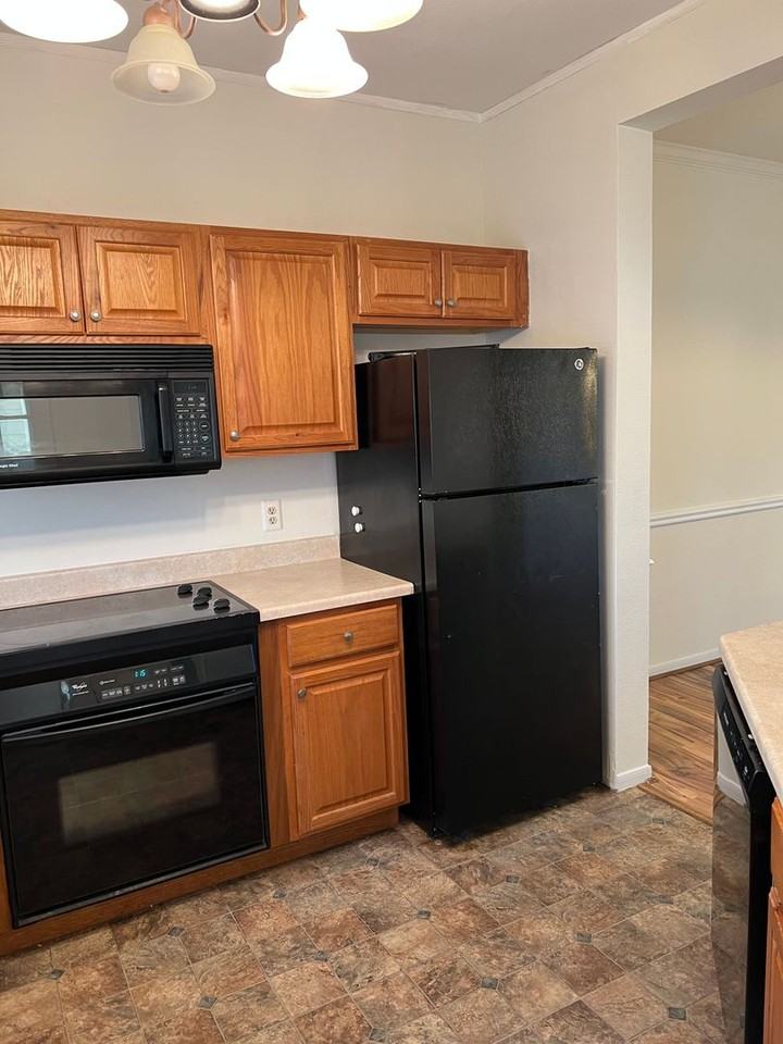 668 Gateway Dr Se - Photo 3 of 7