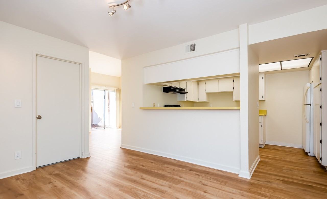 619 Cypress Ln - Photo 3 of 11