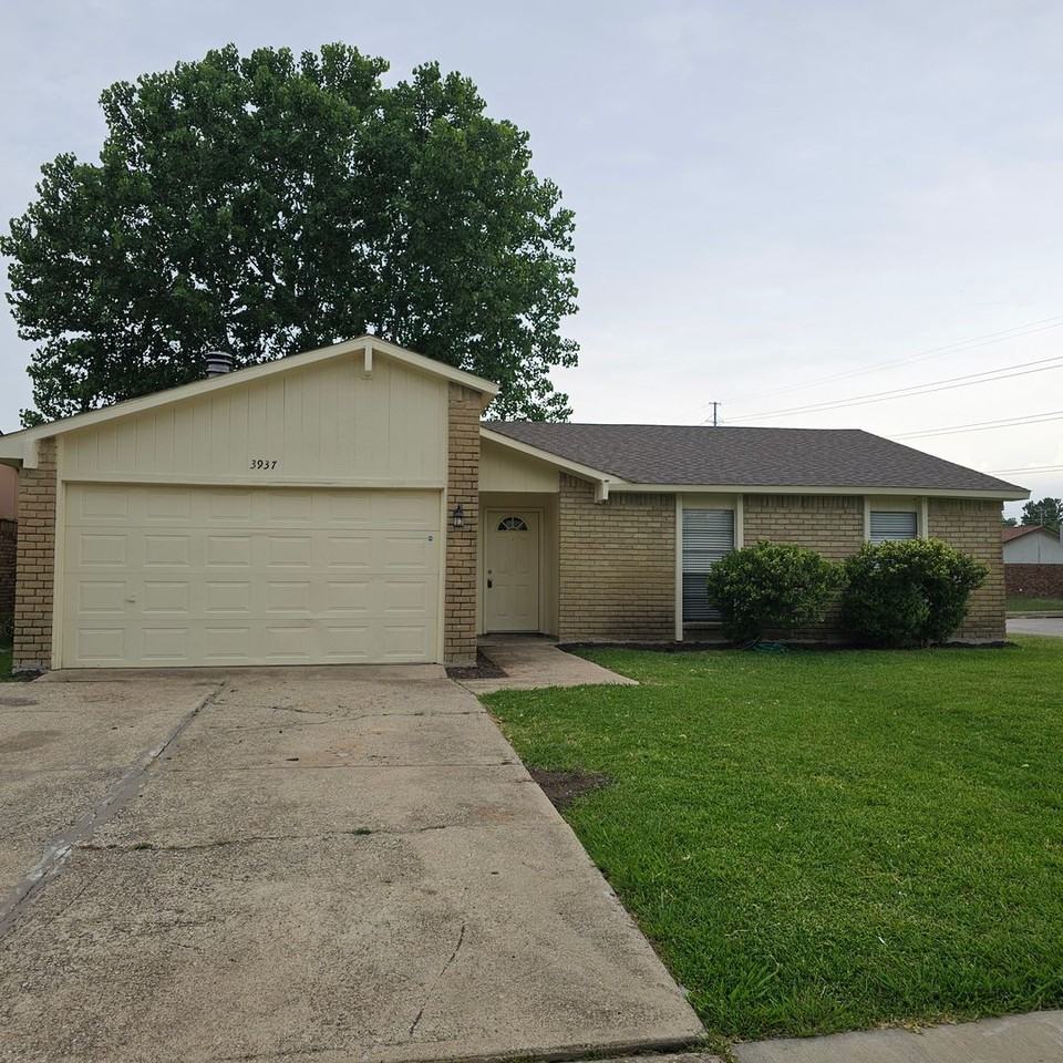 3937 O Hare Dr - Photo 2 of 28