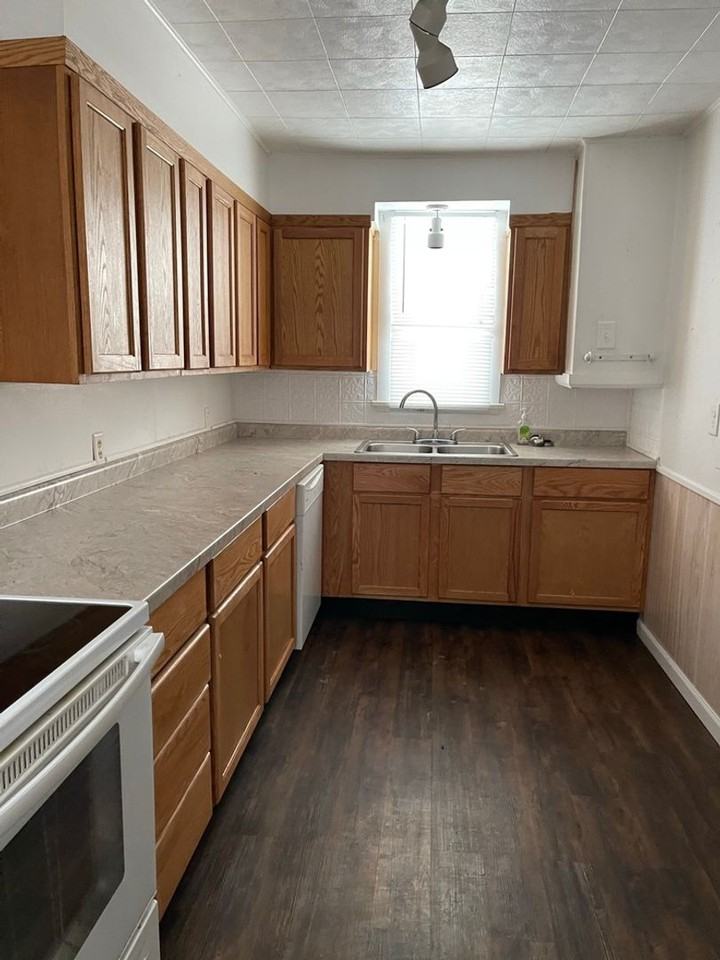 122 Edwards St - Photo 2 of 18