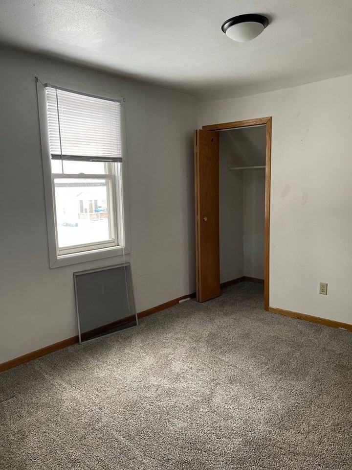 122 Edwards St - Photo 7 of 18