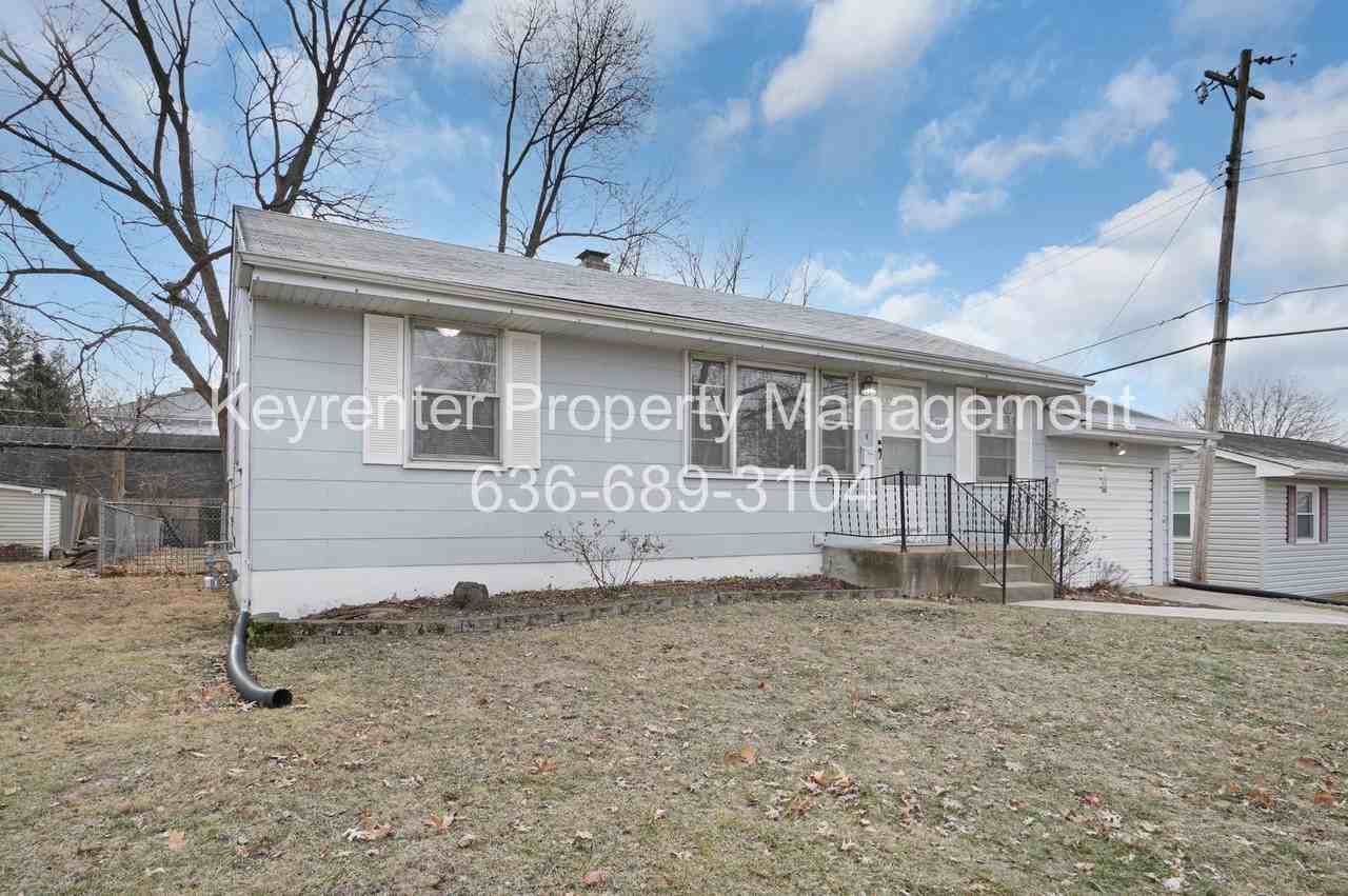 236 S Cadillac Dr - Photo 2 of 26