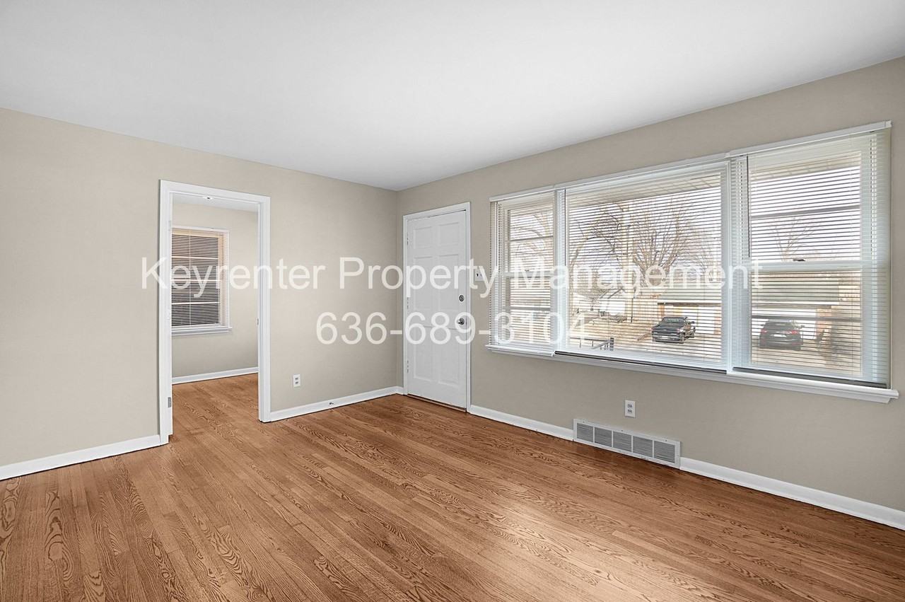 236 S Cadillac Dr - Photo 6 of 26