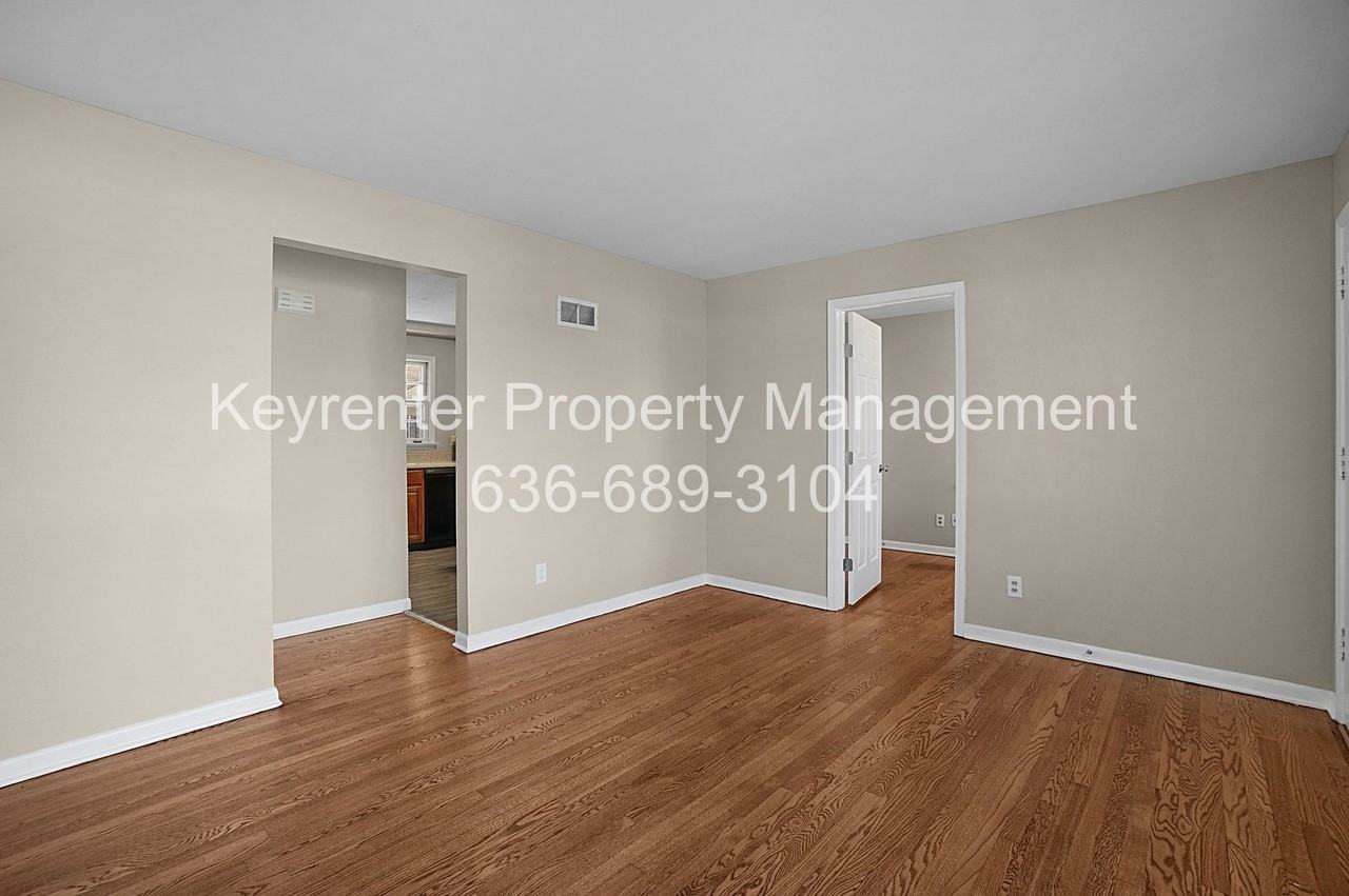 236 S Cadillac Dr - Photo 7 of 26