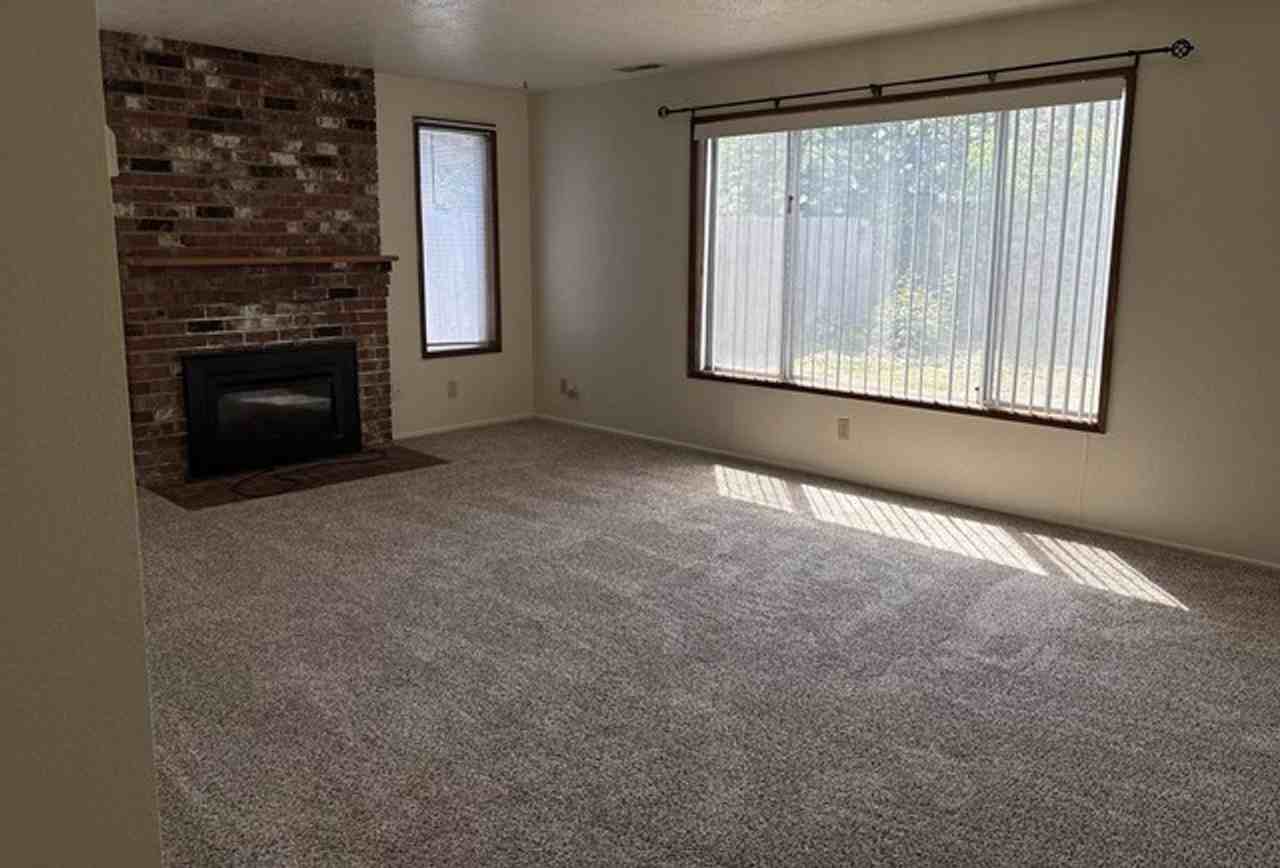 4836 Tanglewood Ct Se - Photo 5 of 17