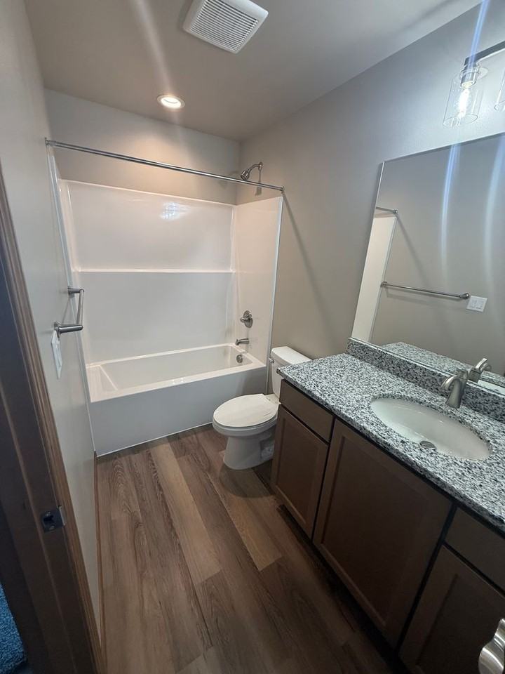 346 S Newton Ave - Photo 2 of 11