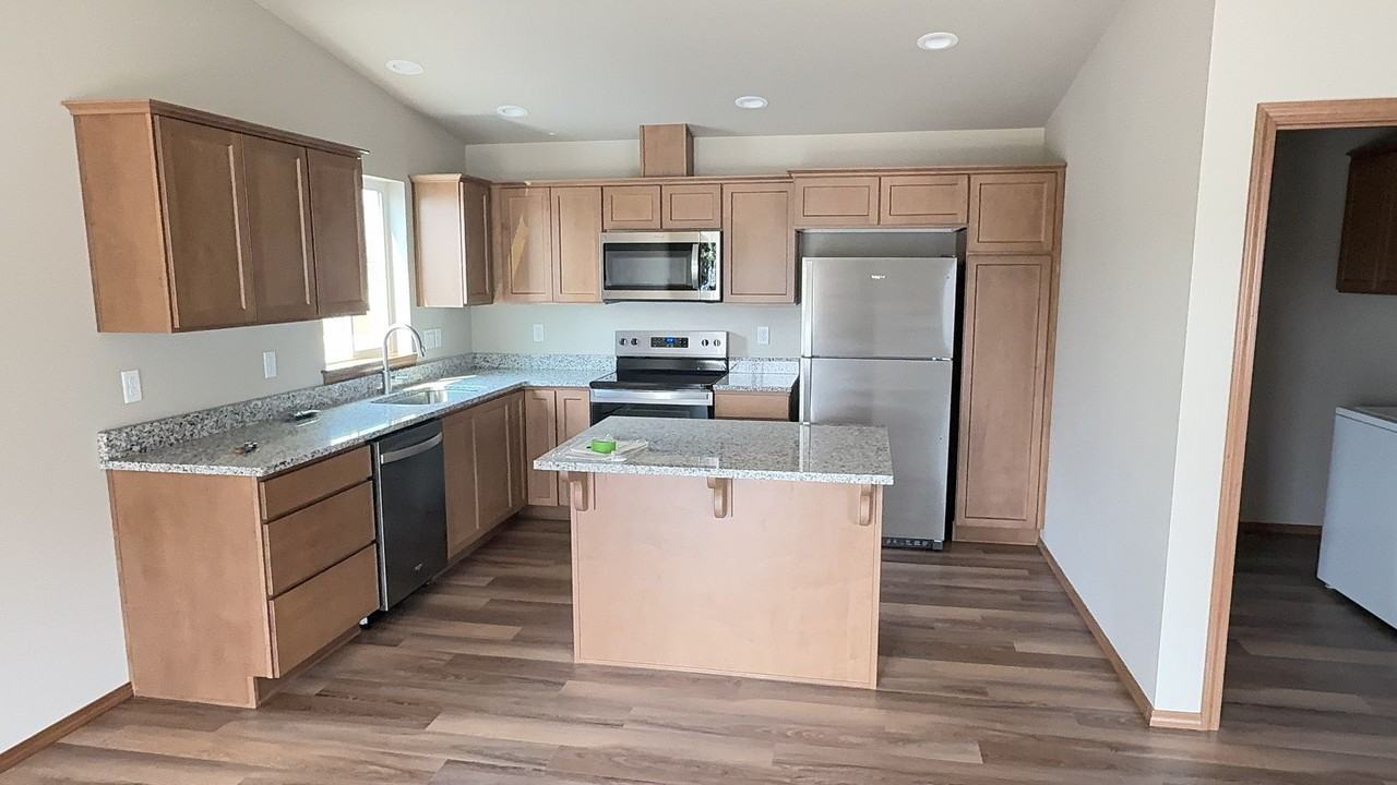 346 S Newton Ave - Photo 7 of 11