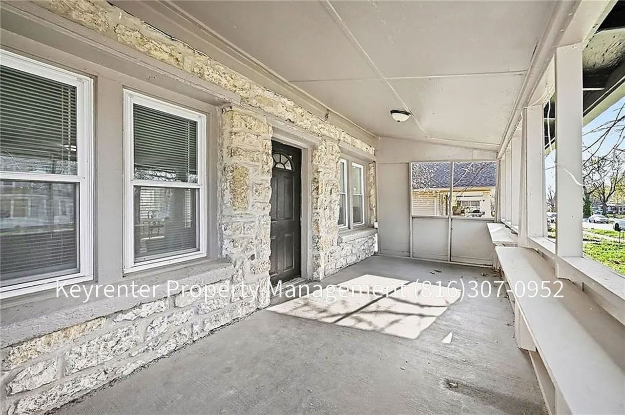 410 E Kansas Ave - Photo 3 of 18