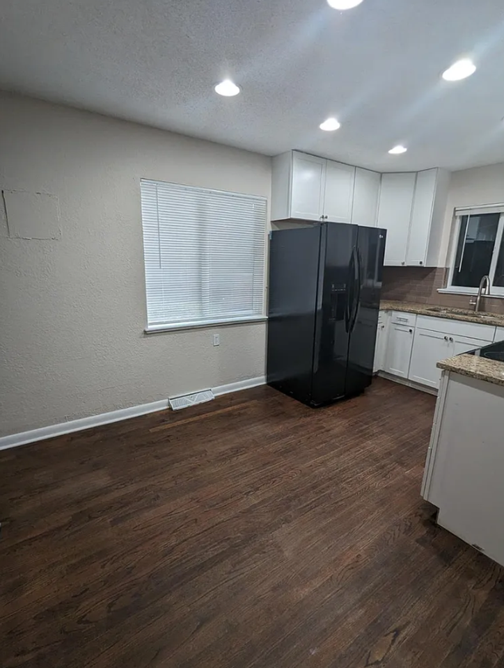 8560 Cedar Ln - Photo 6 of 17