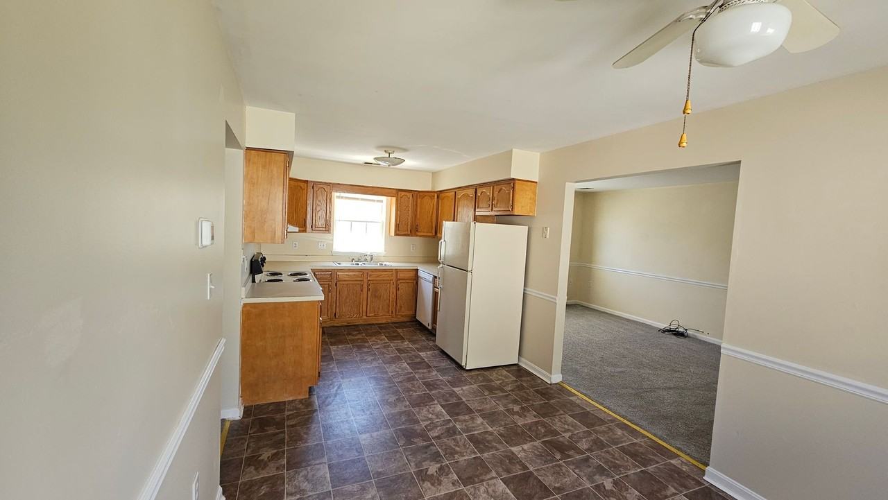 349 Woodpoint Ave #B - Photo 3 of 14