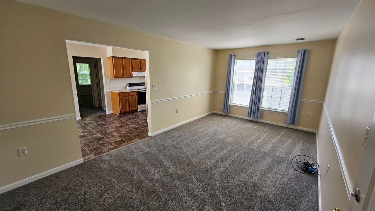 349 Woodpoint Ave #B - Photo 4 of 14