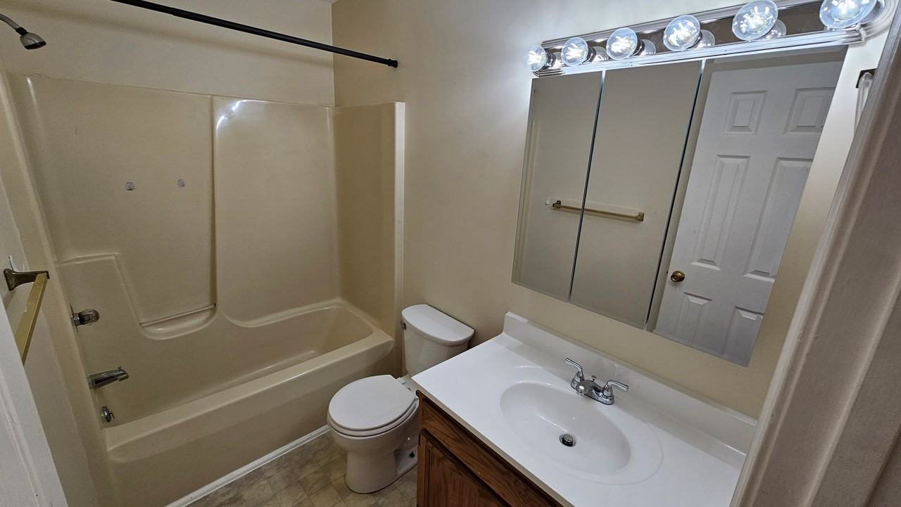 349 Woodpoint Ave #B - Photo 7 of 14