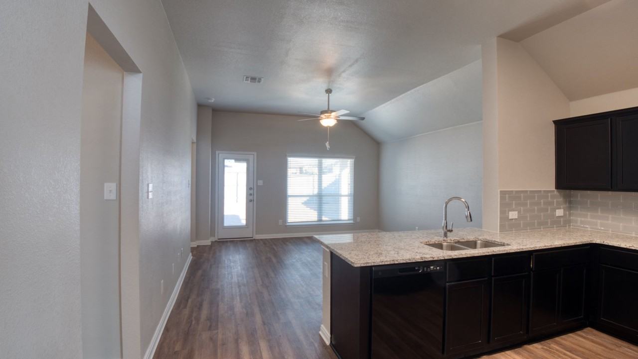610 Hollyhock Dr - Photo 3 of 13
