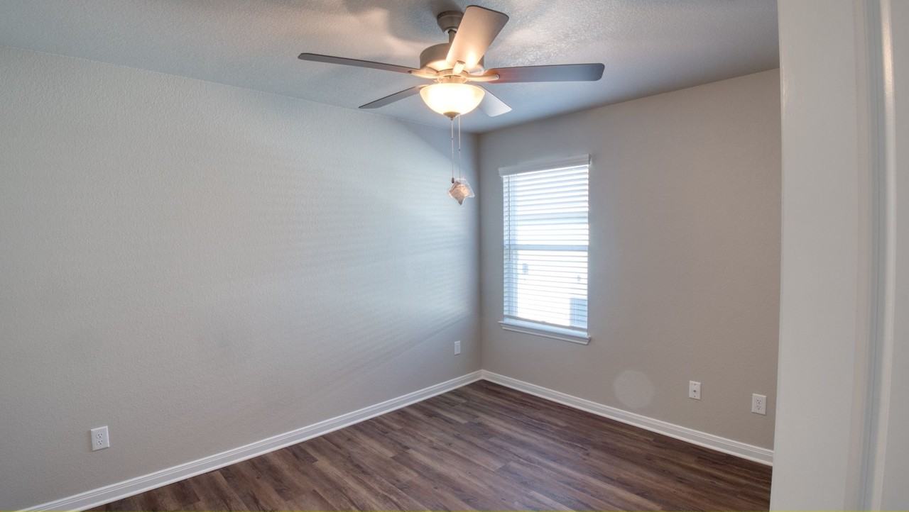 610 Hollyhock Dr - Photo 6 of 13