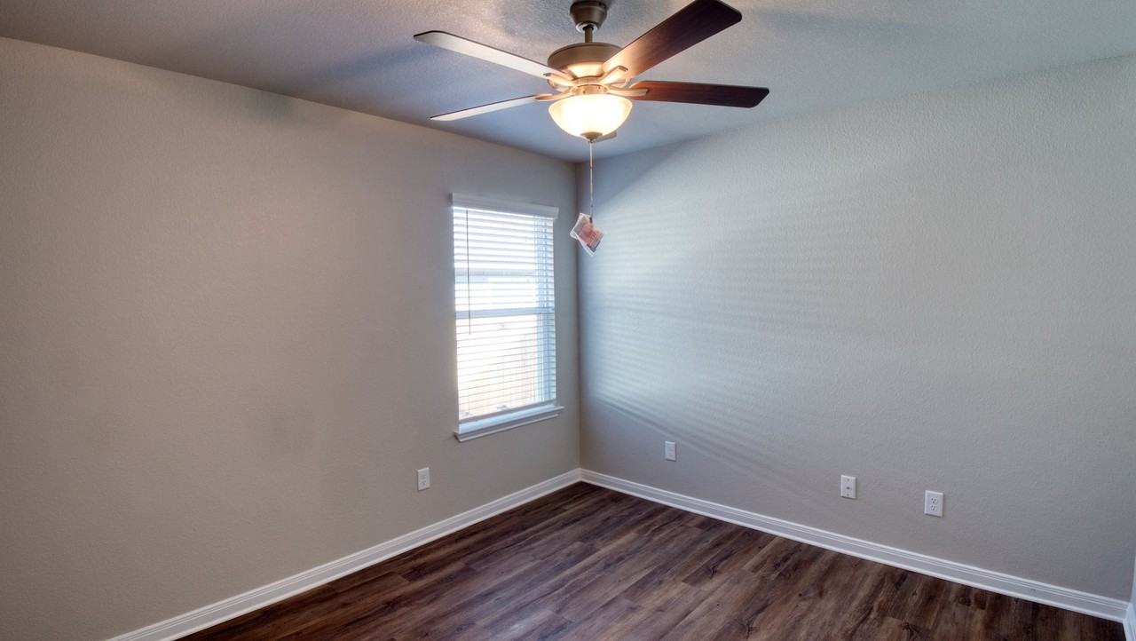 610 Hollyhock Dr - Photo 7 of 13