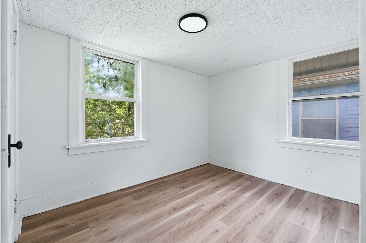 2133 Riedmiller Ave - Photo 3 of 32