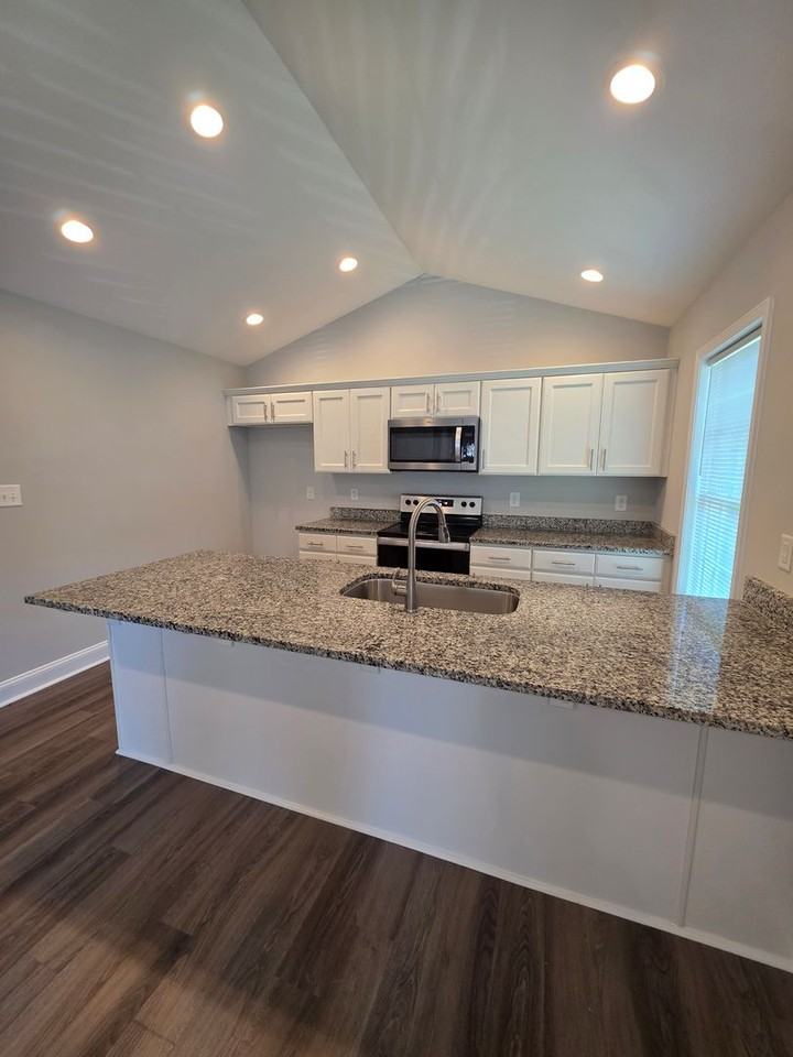 106 Spruce St - Photo 3 of 12