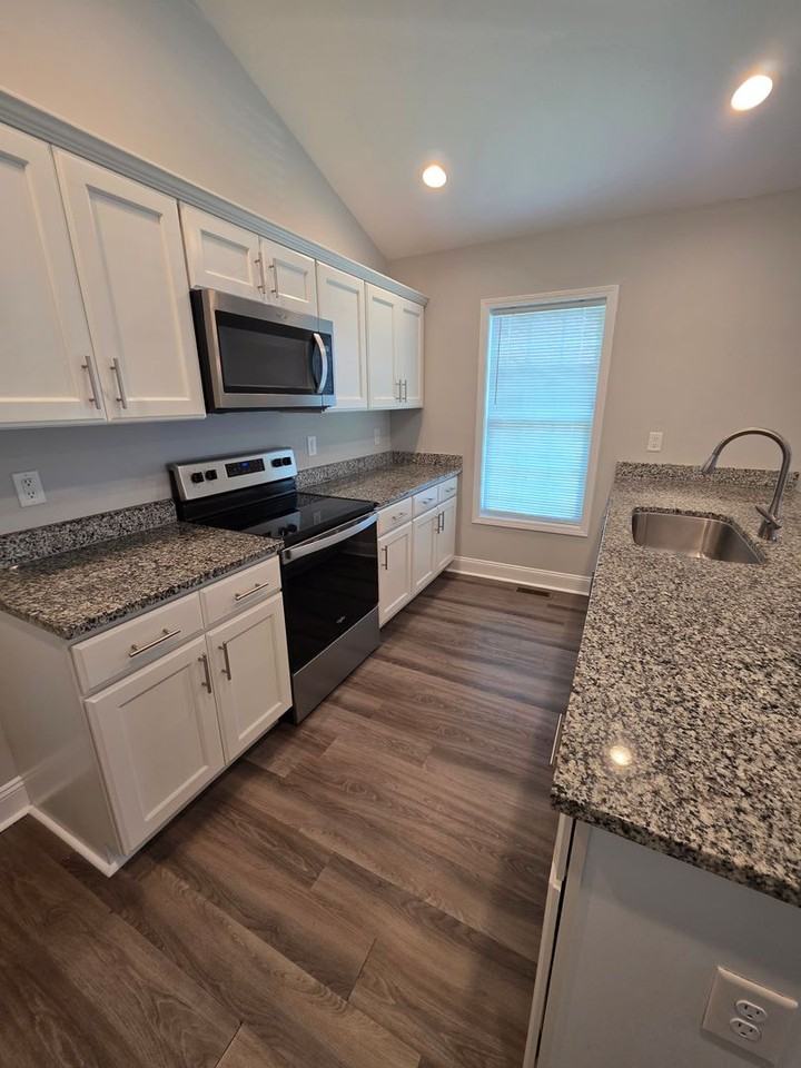 106 Spruce St - Photo 4 of 12