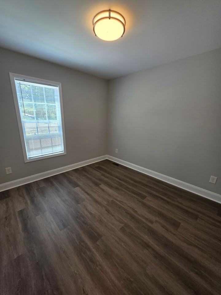 106 Spruce St - Photo 6 of 12