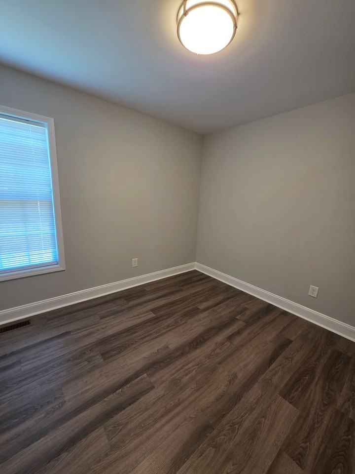 106 Spruce St - Photo 7 of 12