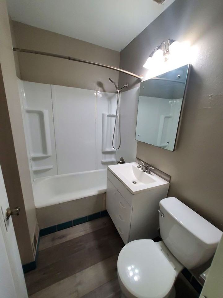 2122 S 77th St - Photo 4 of 12