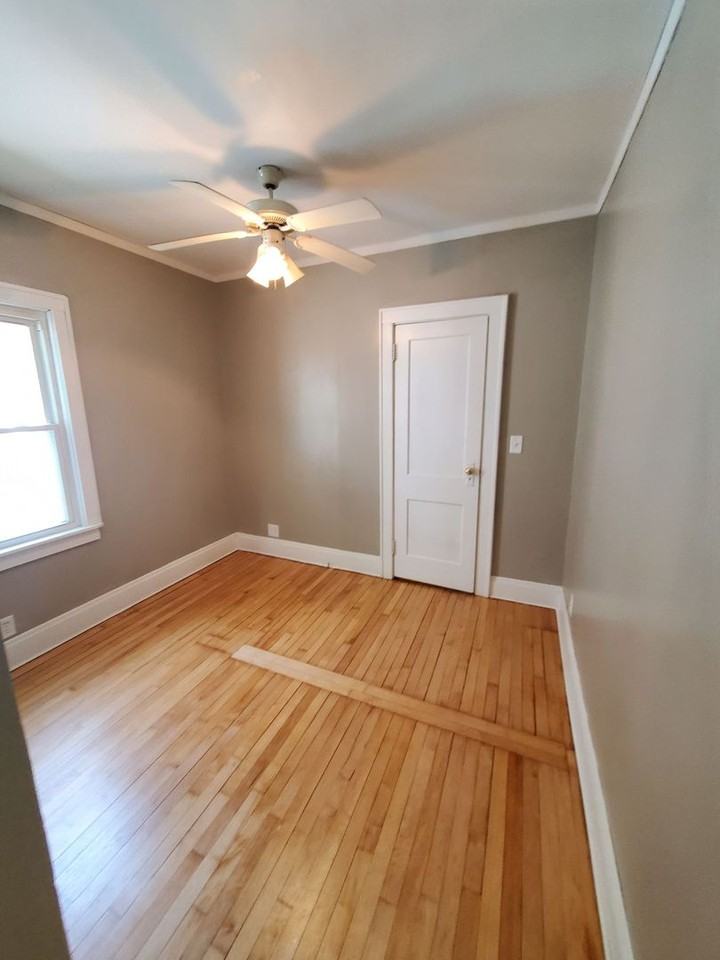 2122 S 77th St - Photo 6 of 12