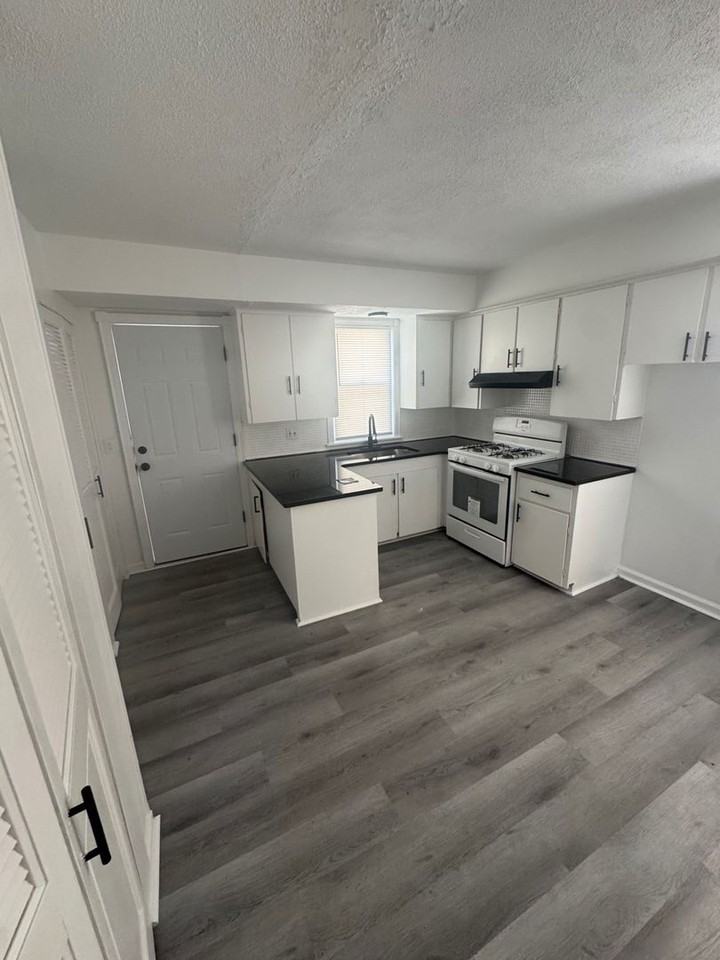 23307 Williams Ave - Photo 2 of 25