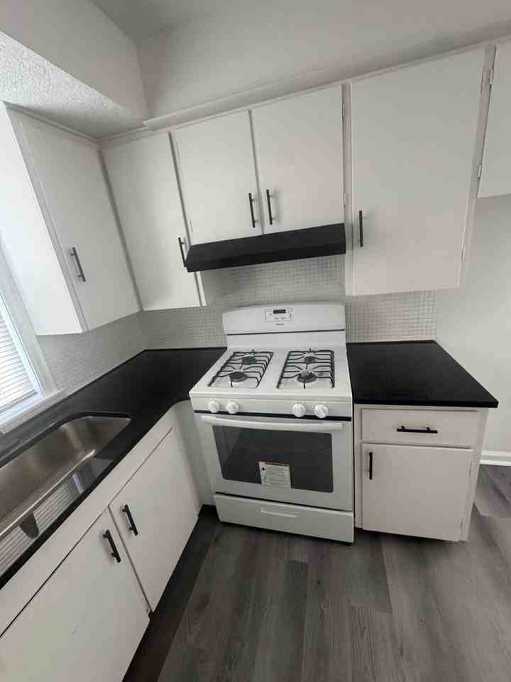 23307 Williams Ave - Photo 3 of 25