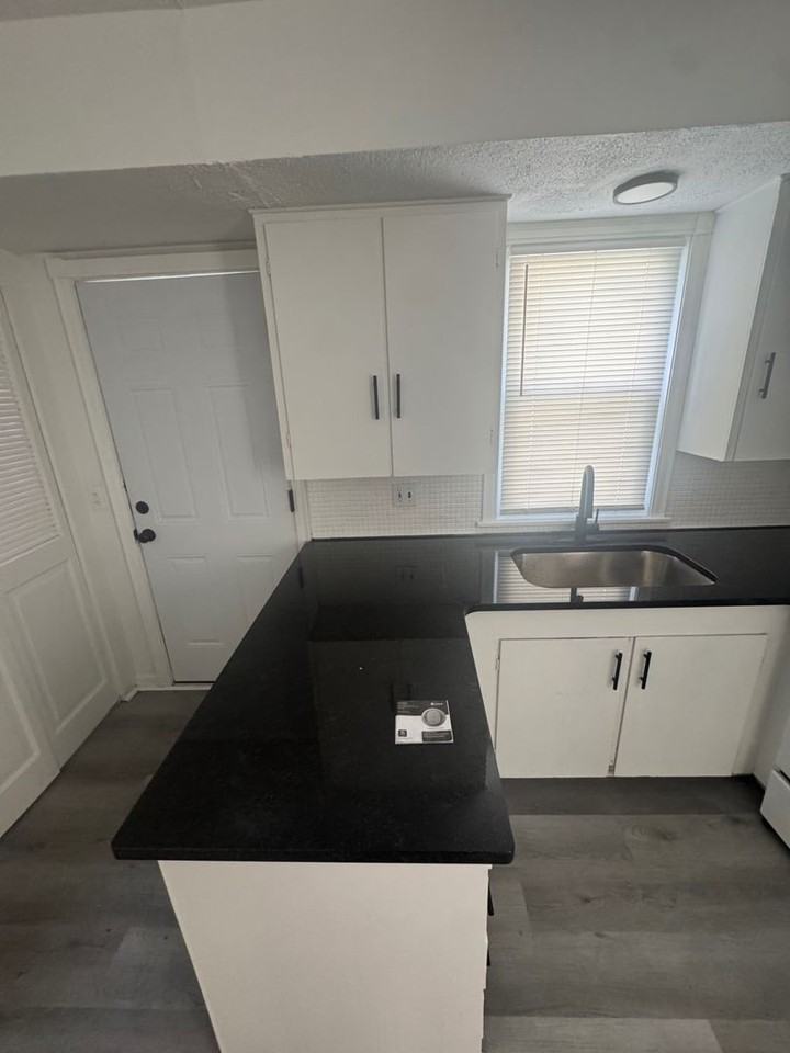 23307 Williams Ave - Photo 6 of 25