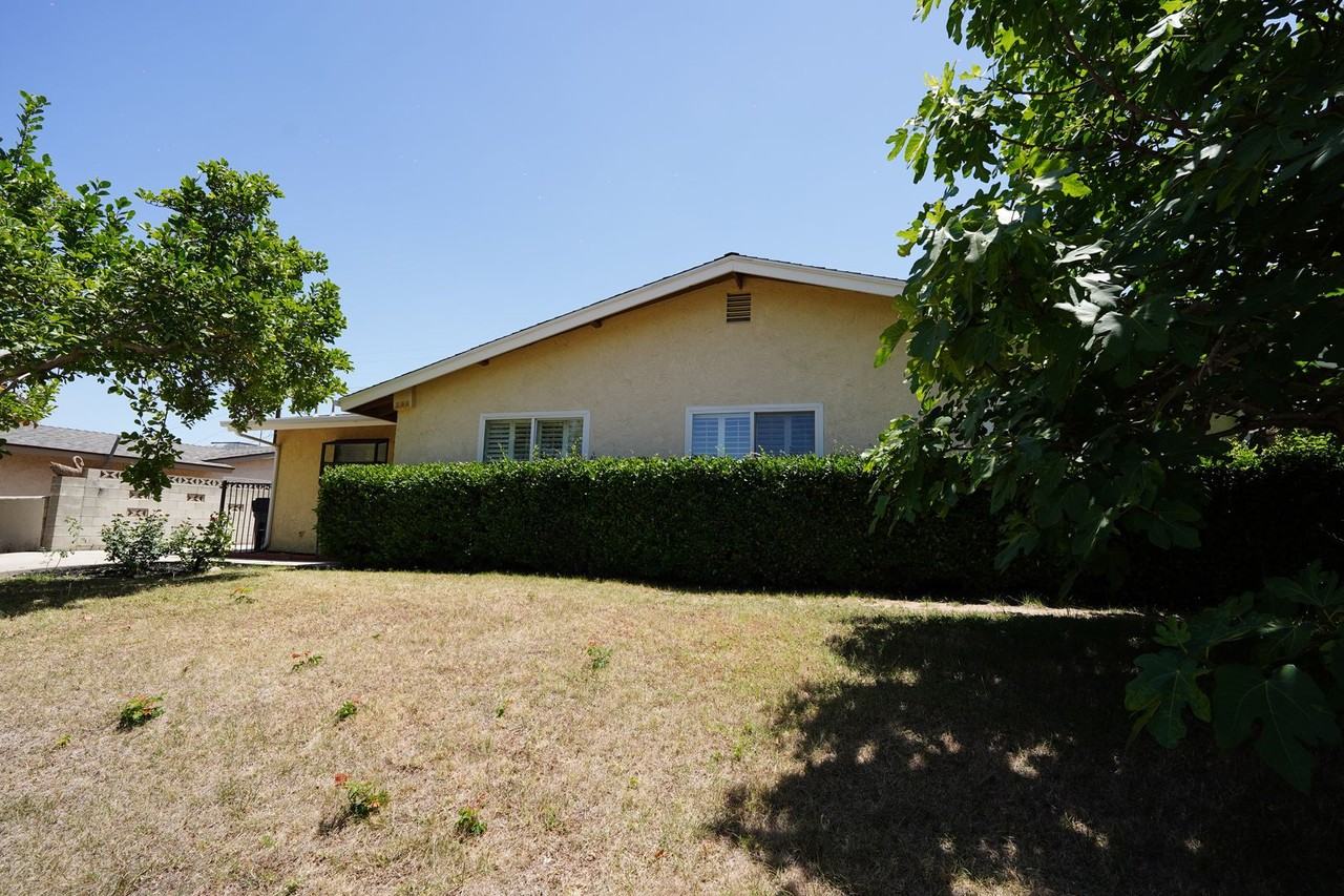 220 Lilac Ct - Photo 3 of 37
