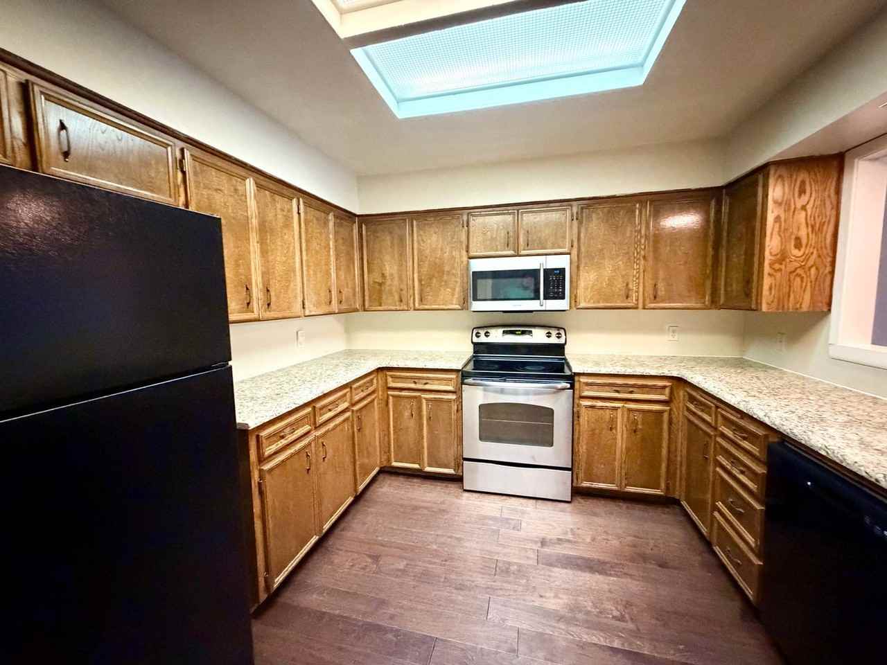 2802 Stewart Dr - Photo 3 of 21