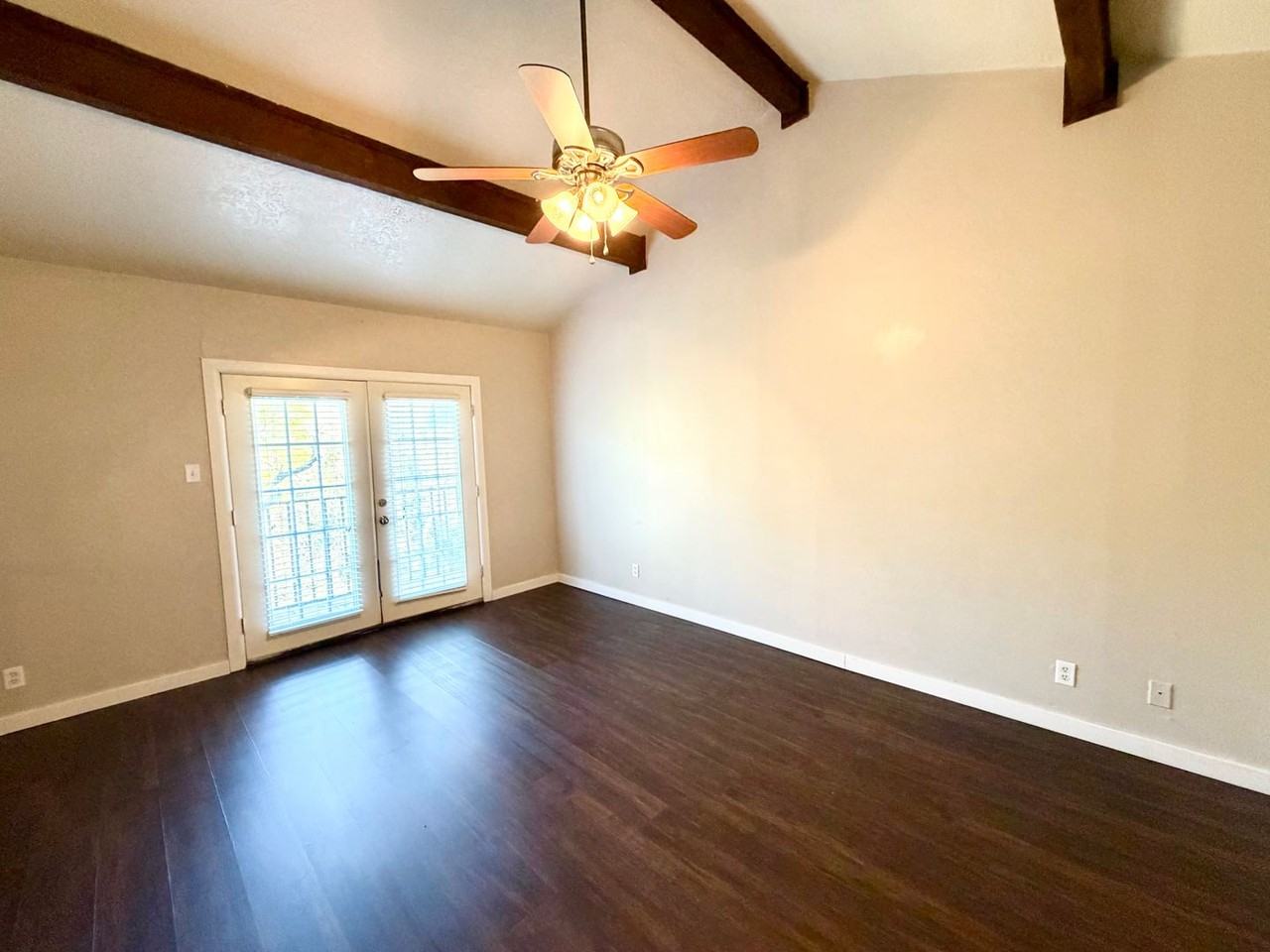 2802 Stewart Dr - Photo 4 of 21