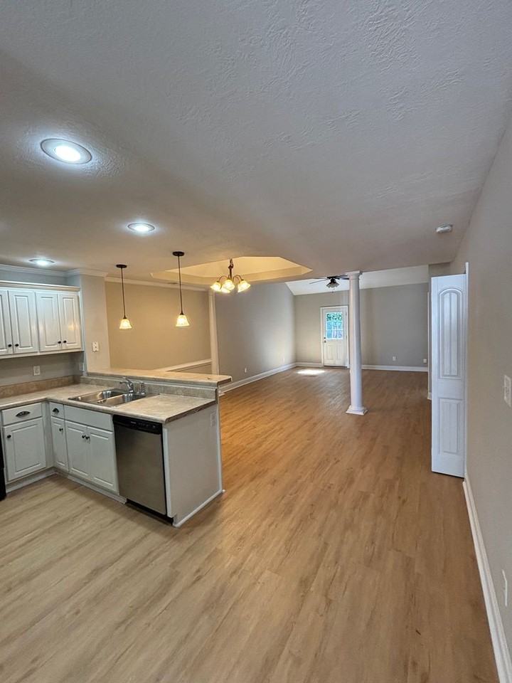 806 Whispering Willow Ct - Photo 5 of 10