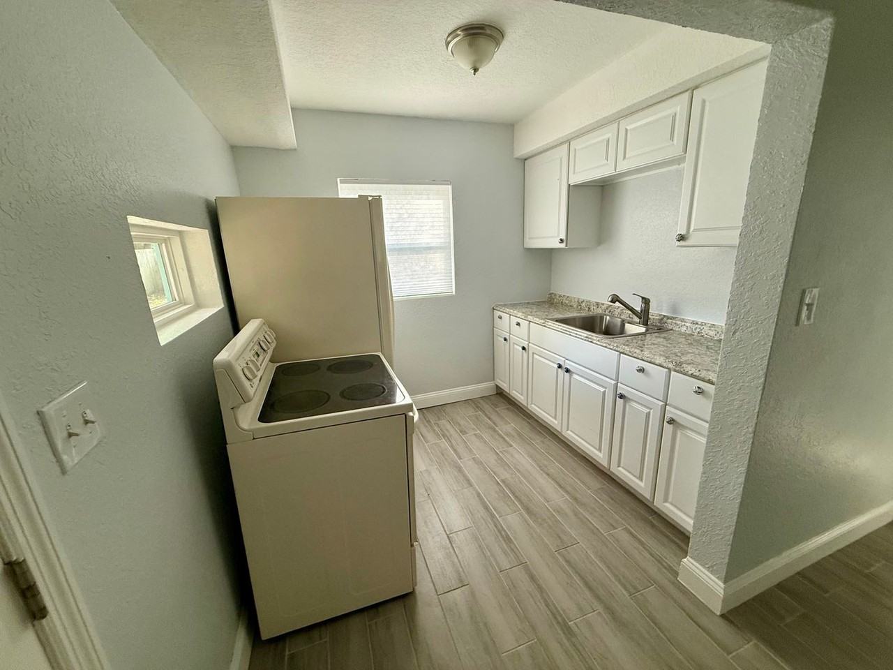 4721 E Castlewood Dr - Photo 5 of 20