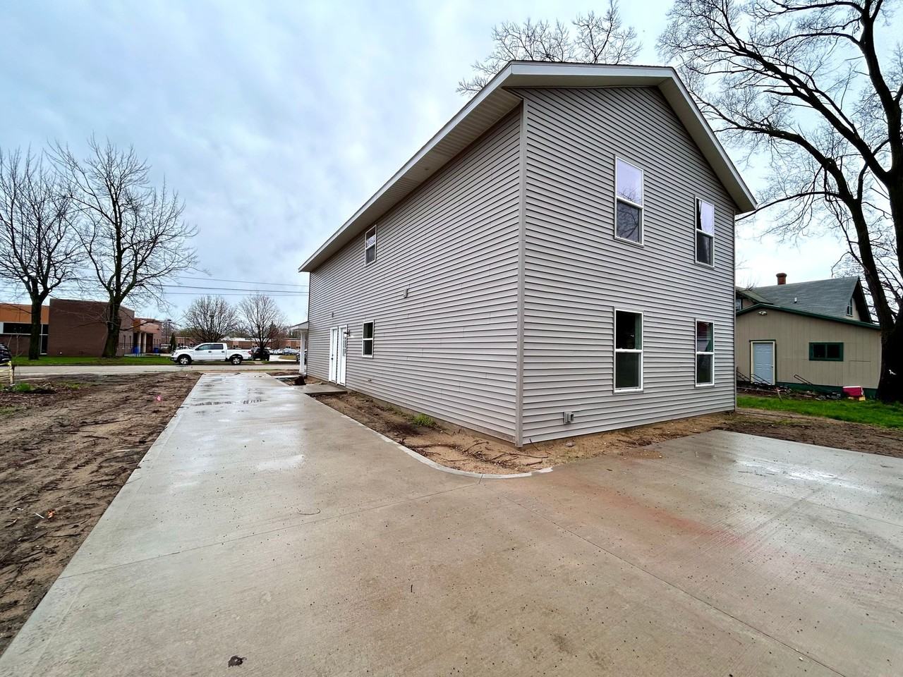 310 Allen - Photo 4 of 5