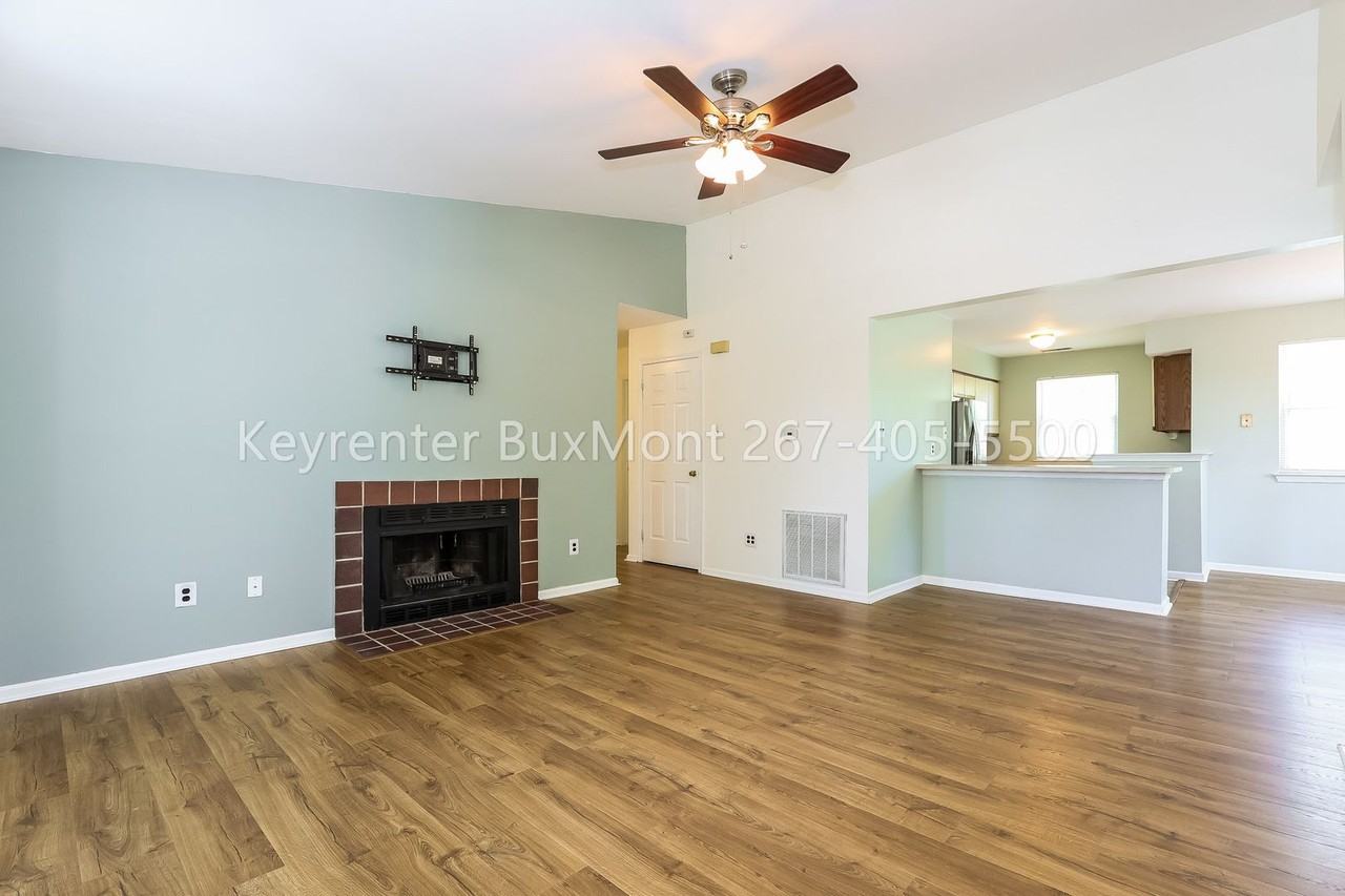 601B Rose Hollow Dr - Photo 2 of 15