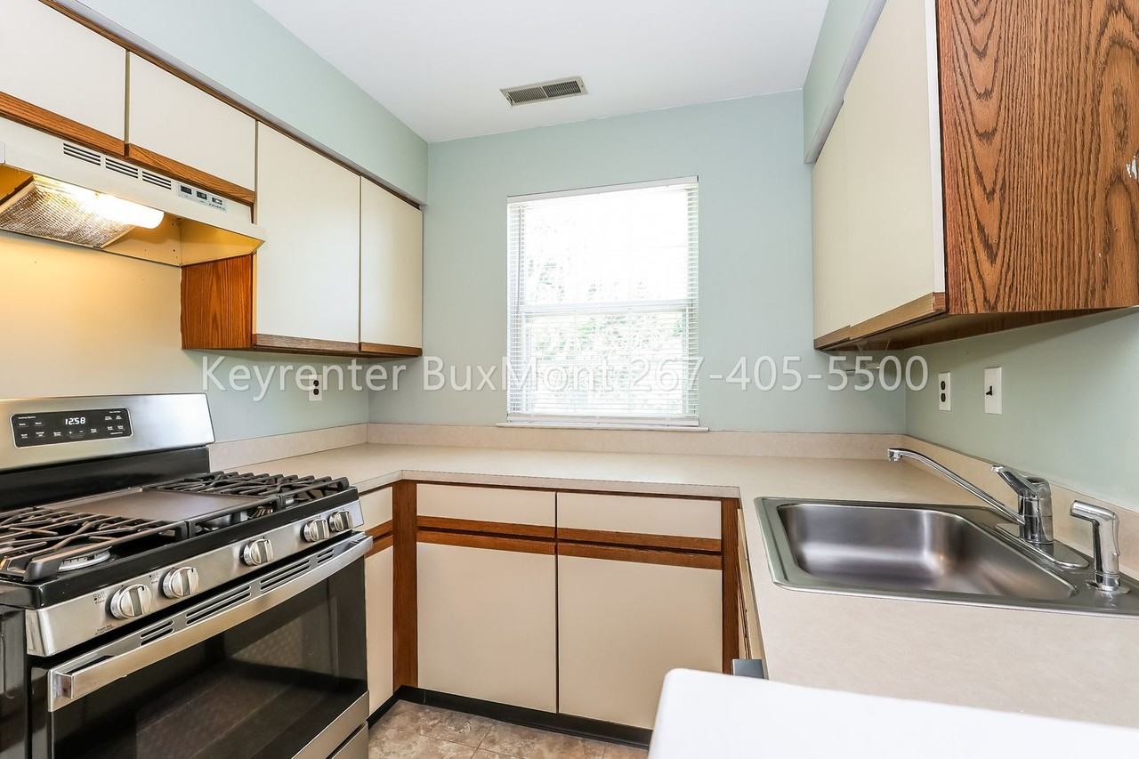 601B Rose Hollow Dr - Photo 4 of 15