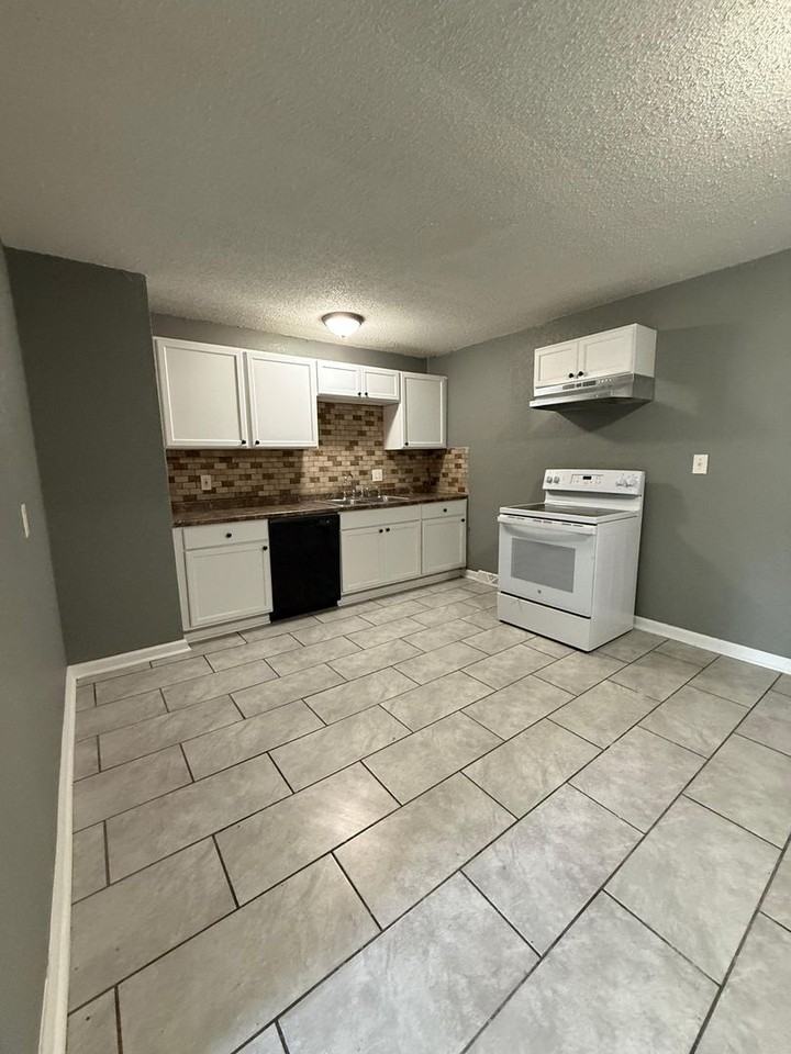8410 Ruskin Way - Photo 5 of 18